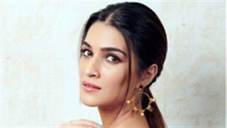 Kriti Sanon is Most Stylish Youth Icon!