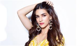 Kriti Sanon shares a cute BTS picture from her upcoming film!