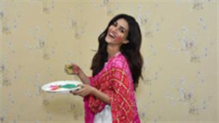 Holi becomes even more special to Kriti Sanon with Luka Chuppi's success