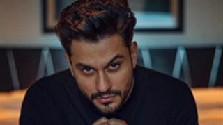 Kunal Kemmu as a vampire is preparing for an interview. Details inside!