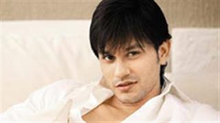 Kunal Khemu falls sick