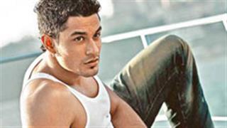 Kunal Kemmu raps Coronavirus precautions in multiple languages