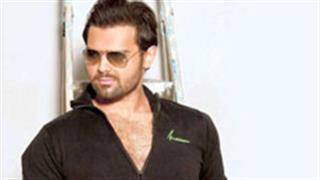 What's common between Mithunda's son and Shahid Kapoor?