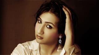Why Mahika is feeling ashamed?