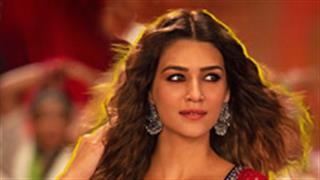 Kriti Sanon takes us back to Mimi shoot days with this 'Mandawa Ki Galiyaan' glimpse!