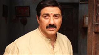 First Look: Sunny Deol with dhoti, choti in Mohalla Assi