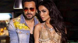 Like 'Lungi dance', get ready to 'Flip your collar'