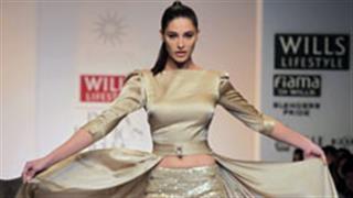 ​अब तमिल फिल्म के आइटम नंबर पर ठुमके लगाएंगी ​नरगिस
