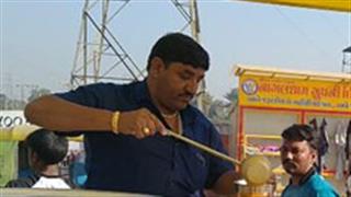 Dollywood music producer Navghan Bharwad sets up food stalls, singer Kinjal Dave inaugurates the noble deed