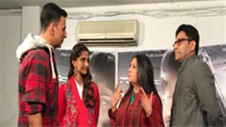 Akki visits team Neerja