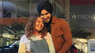 Wait what! Neha Kakkar flaunts her baby bump, Is she pregnant?