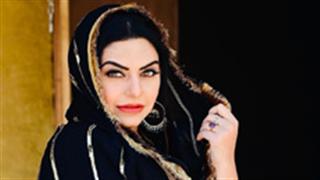 Nisha Bano shares her happy moments with fans in this picture!