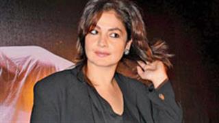 Pooja Bhatt gets nostalgic as 'Dil Hai Ke Manta Nahin' completes 25 years