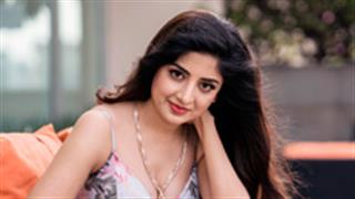 Poonam Kaur to make her Bollywood debut opposite Karan Singh Grover in 3 Dev
