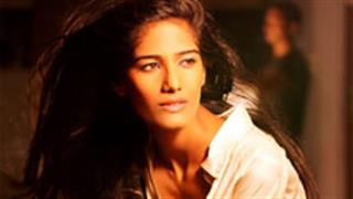 Poonam Pandey gives a sneak peek of her 'Private Room'!