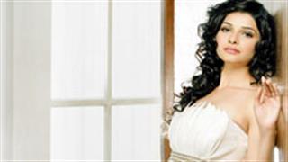 Really want to do love story right now: Prachi Desai
