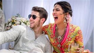 प्रियंका चोपड़ा ने शादी की दूसरी सालगिरह पर शेयर कीं शादी की अनदेखी तस्वीरें!