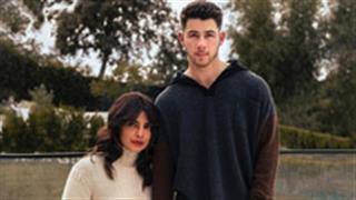 Priyanka Chopra Jonas and Nick Jonas show their support for Feed as they pose looking classy and giving major couple goals!