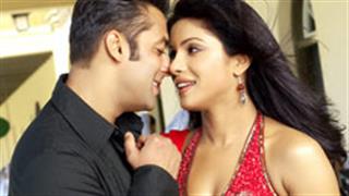 Priyanka and Salman continue their cold war