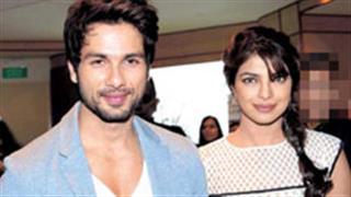 Shahid, Priyanka travel by Mumbai local train