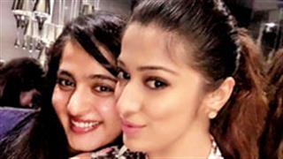 'Julie 2' actress Raai Laxmi clicks selfie with BFF Anushka Shetty