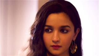 Here's the First Look of Alia from 'Raazi'!