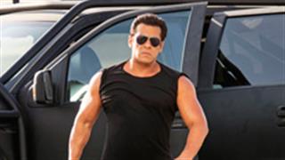 Salman Khan gets the entire cast of Race 3 to shoot the climax in 5 days