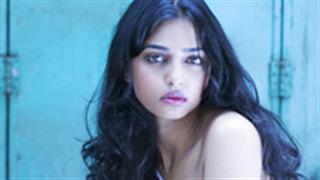 Radhika Apte sports 'sari with sneakers' look in 'Bombairiya'