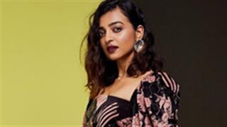 Bringing the velvet back, Indie star Radhika Apte looked stunning at the recent award ceremony!