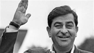 Raj Kapoor's 96th Birth Anniversary: Kareena and Karisma Kapoor remember their grandfather and here are the priceless throwbacks!