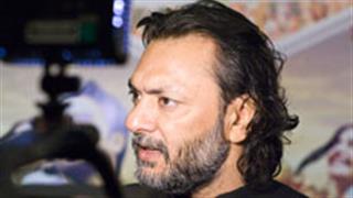 Bareaved, Rakeysh Leaves Ladakh To Farhan