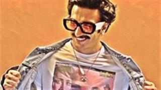 Ranveer Singh wears Lolo's special 'Papi Gudiya' tee, Karisma Kapoor reacts hilariously!