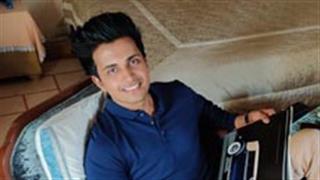 Actor & Host Ratan Pratap Balances Between Digital & Television