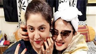 This photo proves why Rekha is Bollywood's most stylish diva