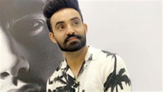 Why does Resham Singh Anmol interrupt Ranjit Bawa while working out?