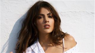 CBI calls Rhea Chakraborty's FIR against Rajput's sisters 'vitiated and bad in law'!