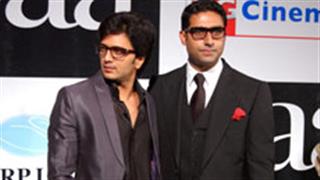 Saif, Riteish enact song in triple avatars