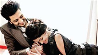 Riteish proposes to wife Genelia, again!