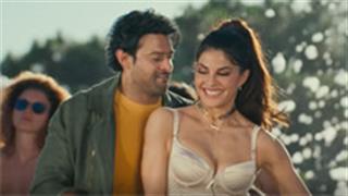 Netizens hail Jacqueline Fernandez for killing them with her breathtaking moves in 'Bad Boy' from Saaho