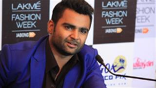 'Quit smoking' urges Sachin and Boman