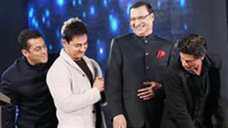 Aamir to hold exclusive screening of 'PK' for SRK and Salman?