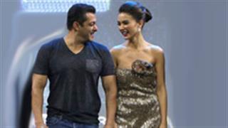 What's brewing between Amy & Salman Khan?