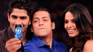 Bollywood's obssession with selfies!