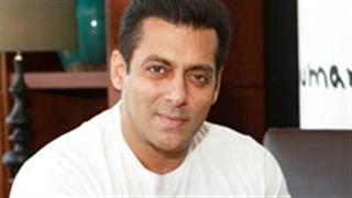 सलमान खान के समझने के बाद भी 'राधे' को 50 रूपए में बेच रहे शख्स पर केस दर्ज़!