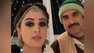 Sandeepa Dhar and Pankaj Tripathi engage in a fun conversation on the sets of Kaagaz!