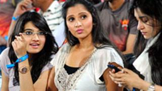 Sania dragged into unnecessary controversy: Asha Bhosle