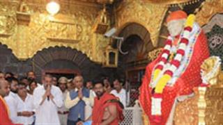 Sanjay Dutt seeks blessings from Sai Baba for a good year ahead