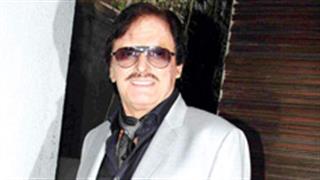 Fans of Sanjay Khan unveil the truth behind Zeenat Aman's issue