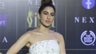 Sara Ali Khan dolled up in an all-white gown for IIFA and won the award for 'Best Debut'!
