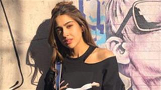 Sara Ali Khan converges pop culture and brings back the 80s